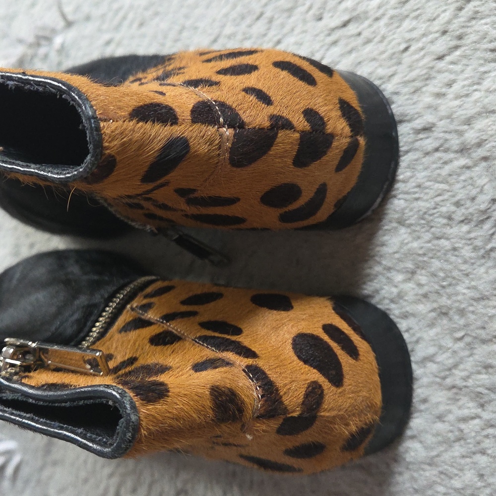 Rebecca Minkoff Vero Cuoio Black and Leopard Ankle Boots - Picture 6 of 8